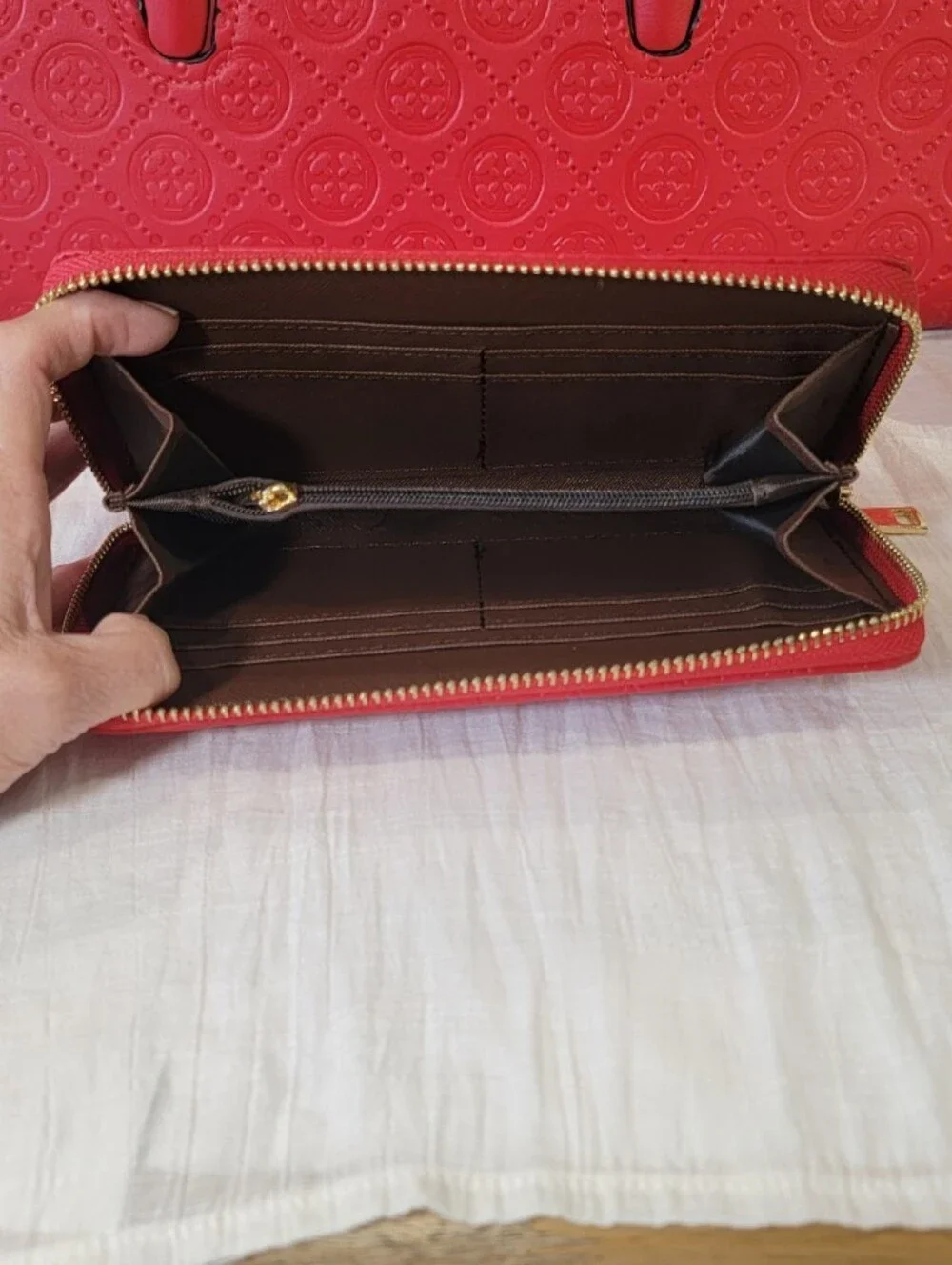 Classic Fashion BCH-9016W Red Large Tote & Matching Wallet NWT